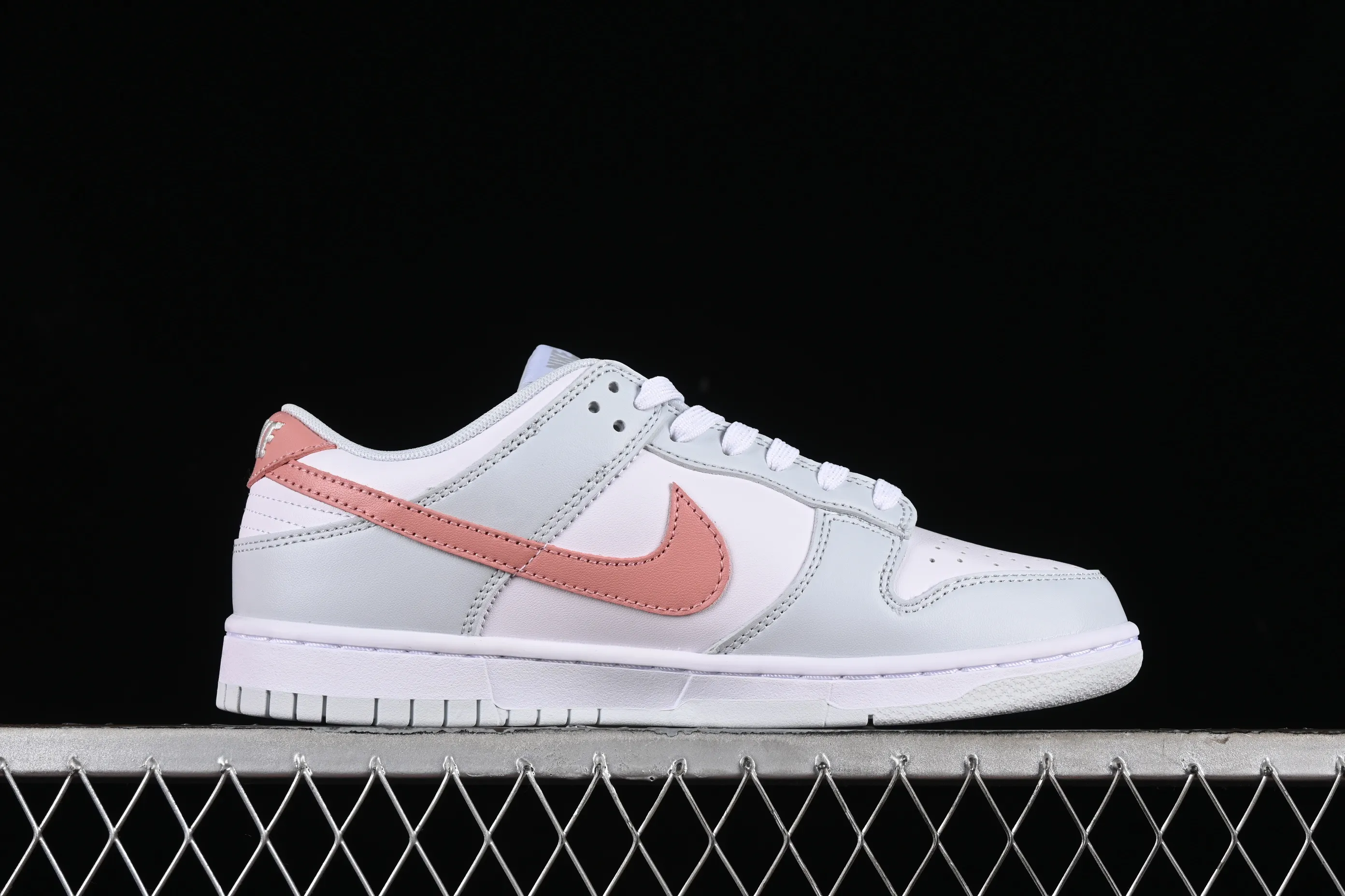 All categories Nk SB Dunk series Nk SB Dunk Low low-top sneakers Nk SB Dunk Low white gray pink SB low-top casual sneakers HF0730-160